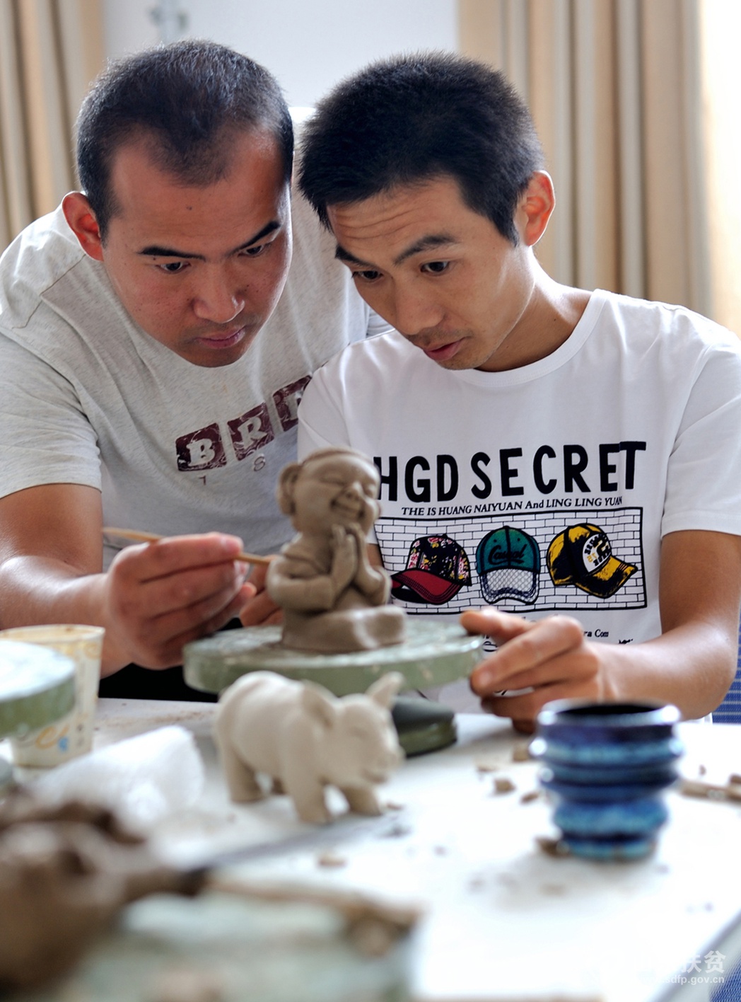 �����ж������м���